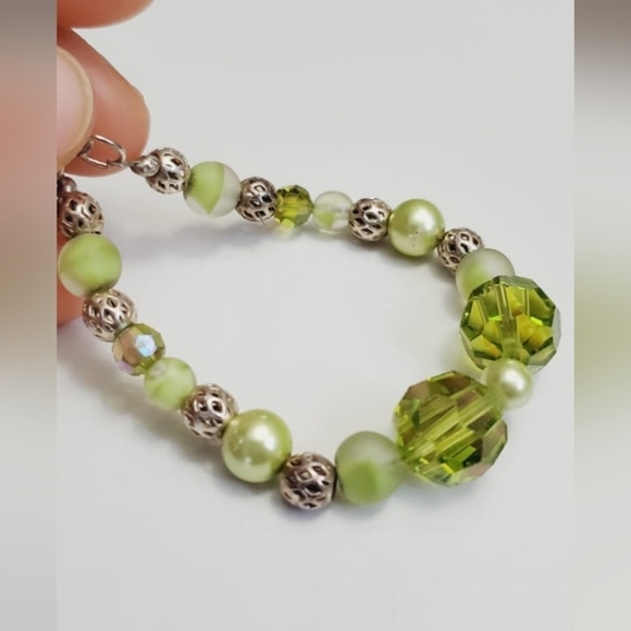 Green Bead Bracelet. 🌴 - Picture 4 of 7